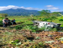 Mopen Trayek 01 Merek KBT Terbalik Supir Dan 6 Penumpang Pelajar SMK Mengalami Luka – Luka