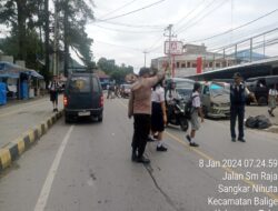 Personil Polres Toba Lakukan Pelayanan Dan Pengaturan Di Beberapa Persimpangan Jalan Dan Depan Sekolah