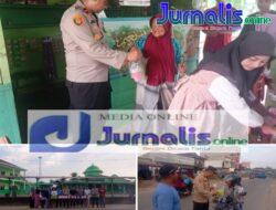 Indahnya Berbagi, Kapolsek Rambah Hilir Bagikan Takjil Kepada Masyarakat