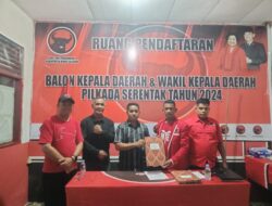 Bakal Calon Wakil Bupati Frits P. Lesnussa Ambil Formulir Di PDIP
