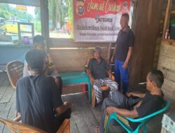 Personil Polsek Bonai Darussalam Diskusi Dengan Masyarakat Soal Harkamtibmas Dalam Program Jum’at Curhat