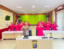 Wakapolres Rohul Bersama Wakil Ketua Bhayangkari Cabang Ikuti Syukuran HUT YKB Ke 44 Tahun 2024