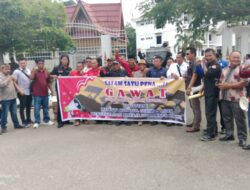 Diskominfo Dinilai Tidak Bijak, Puluhan Masa  Gabungan Wartawan  Terzolimi Geruduk Kantor Bupati Rohul