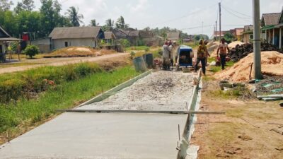 Desa Sidang Iso Mukti Gerak Cepat Pembangunan Jalan Rabat Beton