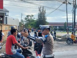Satlantas Polres Toba Berikan Kelancaran Di Jalan Raya