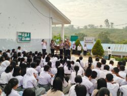 Kasat Lantas Polres Toba Berikan Edukasi Tertib Berlalulintas Kepada Pelajar SMAN 1 Parmaksian