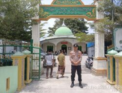 Personil Polsek Porsea Laksanakan Pengamanan Shalat Jumat