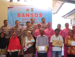 Jelang Hari Bhayangkara Ke-79, Kapolres Kaur Dan Polsek Jajaran Gelar Bansos Bagikan Paket Sembako Dan Pelayanan Berobat Gratis Untuk Masyarakat