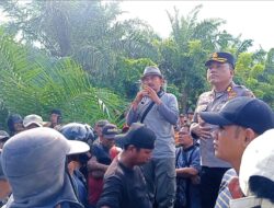 Kapolres Kaur Pimpin Langsung Pengamanan Aksi Unjuk Rasa Forum Peduli Wilayah Kedurang Bengkulu Selatan (FPWKBS)