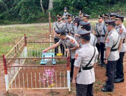 Polres Kaur Gelar Upacara Ziarah Dan Tabur Bunga Peringati Hari Bhayangkara Ke-79 Tahun 2025