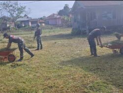Jaga Kebersamaan, Satgas Yonif 642/Kps Laksanakan Kegiatan Gotong Royong Bersama Warga