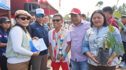 Roadshow HUT RI Ke-80 Di Garoga, Bupati Taput Berikan Hadiah Pembangunan Tribun