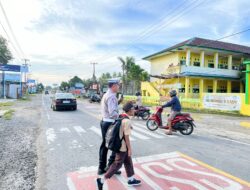 Satlantas Polres Kaur Gelar Giat Pengaturan Dan Pemantauan Arus Lalu Lintas Di Jalan Raya Utama