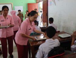 Ketua Bhayangkari Tinjau SPPG 1 Polres Toba Dan Program Makan Bergizi Di Sekolah
