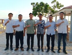 Wakil Presiden Republik Indonesia Gibran Rakabuming Raka Berfoto Bersama Pentolan Aliansi Massa Pergerakan Rakyat Nias (AMPERA)