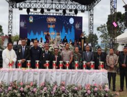 Kapolres Toba Bersama Ketua Bhayangkari Hadiri Natal Oikumene 2025