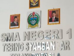 Berkali – Kali Ganti Kepsek, Staf Honorer TU “AS” SMA Negeri 1 Tebing Syahbandar Diduga Jarang Masuk Dan Sering Absen