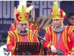 Bupati Nias Selatan, Sokhiatulo Laia Di Dampingi Wabup Ir. Yusuf Nache Saat Membuka Warisan Budaya Untuk Dunia Di Maniamolo Fest