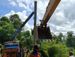 Pemkab Humbahas Bergerak Cepat Tangani Jalan Longsor Di Desa Hauagong