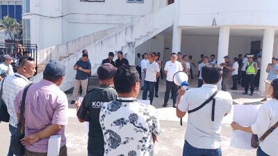 Wartawan Aksi Minta Kadis Kominfo Nias Selatan Dicopot Karena Tidak Layak